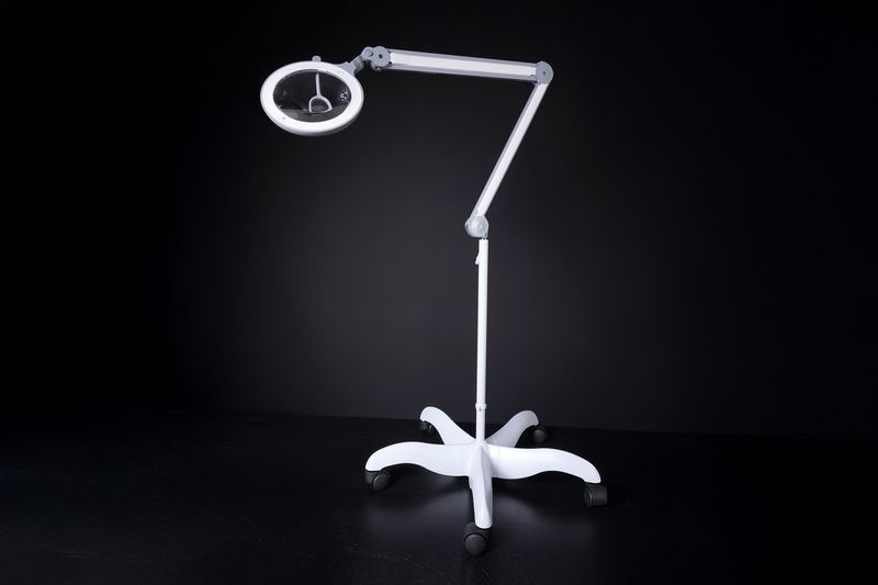 Gulvstativ til Daylight Lupelamper